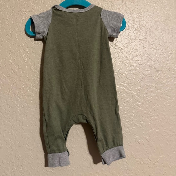 🌻$3 add on🌻 Star Wars Romper 0-3M - Picture 3 of 3